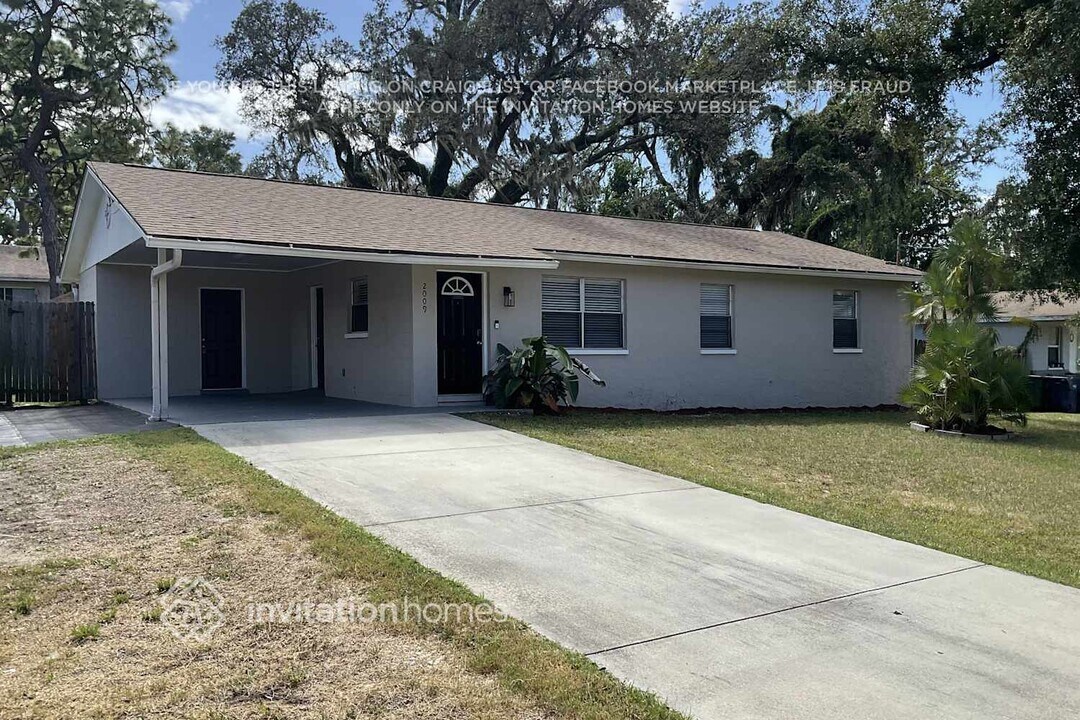 2009 E Humphrey St in Tampa, FL - Building Photo