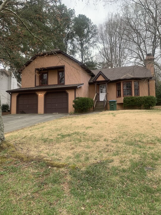 2851 Mountbery Dr in Snellville, GA - Building Photo