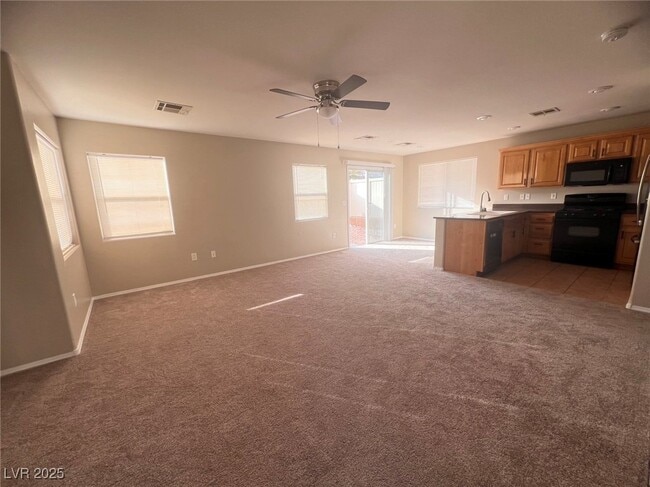 5760 Rose Tiara Dr in Las Vegas, NV - Building Photo - Building Photo