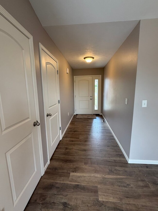 185 Bald Cypress Ct in Hollister, MO - Building Photo - Building Photo