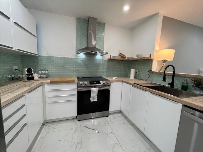 3024 SW 6th St in Miami, FL - Building Photo - Building Photo