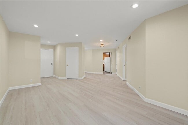 property at 999 W Evelyn Ave