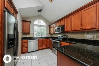 857 Heather Glen Cir in Lake Mary, FL - Foto de edificio - Building Photo