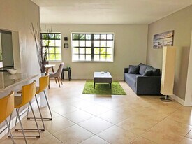 8621 SW 5th St, Unit 205 in Pembroke Pines, FL - Building Photo