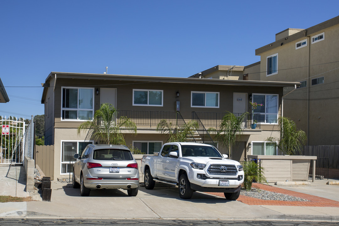 1215 Hueneme St in San Diego, CA - Building Photo