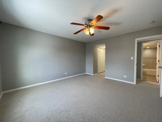 1 W Euclid Ave in Rolling Meadows, IL - Building Photo - Building Photo