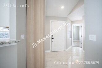8821 Beeler Dr in Tampa, FL - Building Photo - Building Photo
