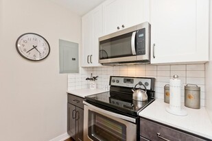 5551 N Sheridan Rd, Unit 201 Apartments