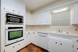 6543 Kury Ln in Houston, TX - Building Photo - Building Photo