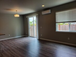6906 Delaney Ln NE in Lacey, WA - Foto de edificio - Building Photo