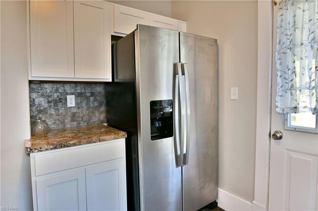 781 Oak Knoll Ave SE in Warren, OH - Building Photo - Building Photo