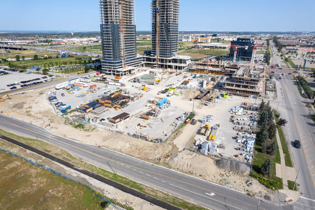 Icona Condos in Vaughan, ON - Building Photo