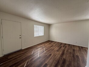 120 E Sunset Ave in Santa Maria, CA - Building Photo - Building Photo