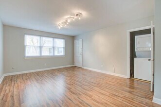 117 Wentworth St in Charleston, SC - Building Photo - Building Photo