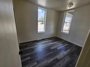 1327 8th ave, Unit Apt A in Beaver Falls, PA - Building Photo - Building Photo