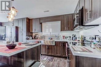 15 Niddery St in Courtice, ON - Building Photo - Building Photo