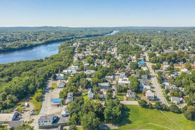 10 Sherwin St in Waterville, ME - Foto de edificio - Building Photo