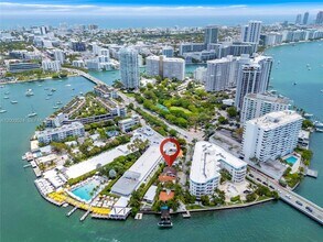 10 Century Ln in Miami Beach, FL - Building Photo - Building Photo