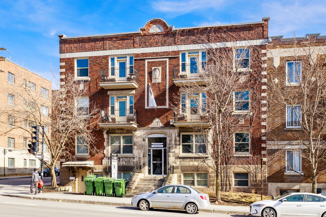 4700 Queen-Mary Ch in Montréal, QC - Building Photo - Building Photo