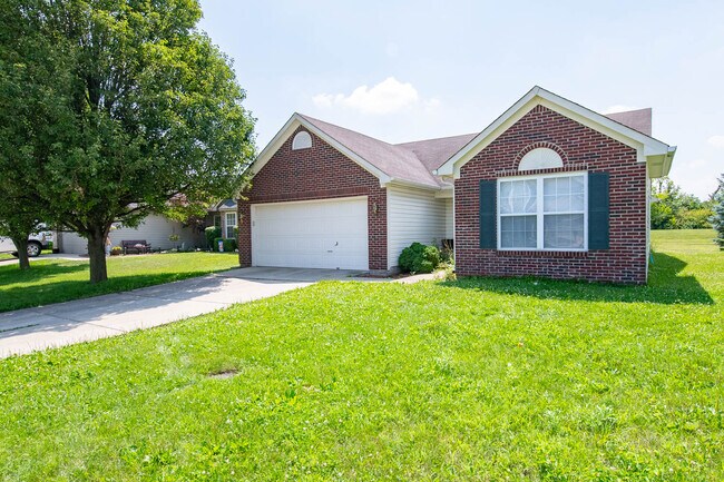 9661 Trail Dr in Avon, IN - Foto de edificio - Building Photo