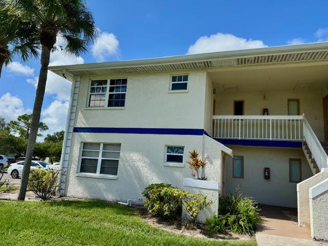 1529 SE Royal Green Cir in Port St. Lucie, FL - Building Photo