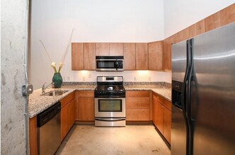 353 W 4th St in Cincinnati, OH - Building Photo - Building Photo