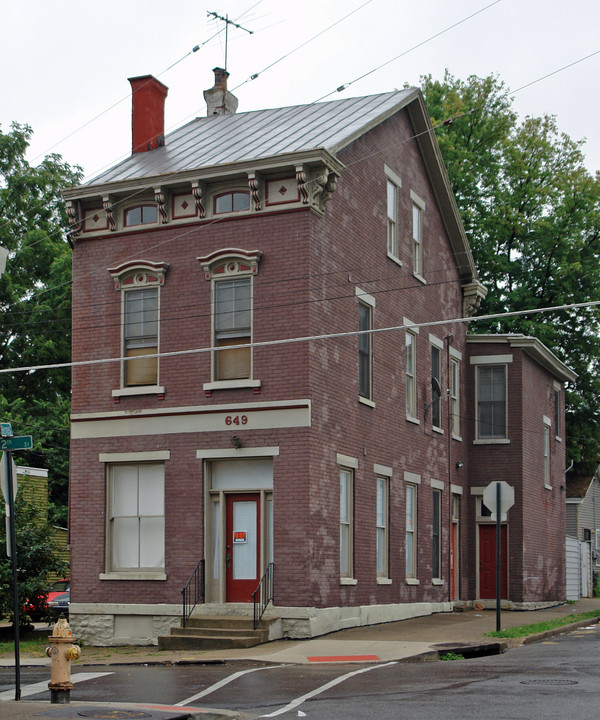 649 W 12th St in Covington, KY - Foto de edificio