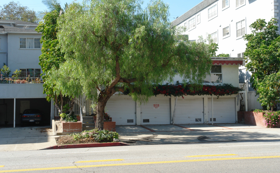 2027 S Beverly Glen Blvd in Los Angeles, CA - Building Photo