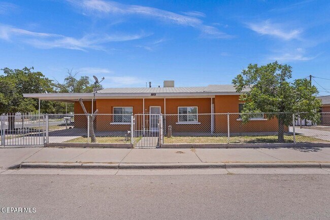 323 Singh St in El Paso, TX - Building Photo - Building Photo