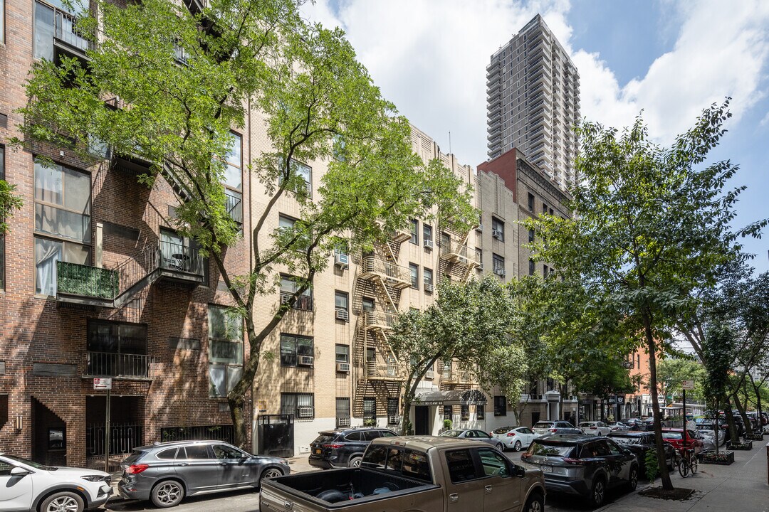 161 E 88th St in New York, NY - Building Photo
