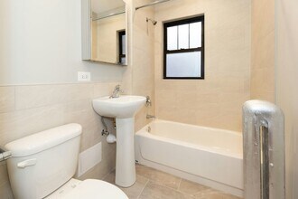 516 W Cornelia Ave in Chicago, IL - Building Photo - Building Photo