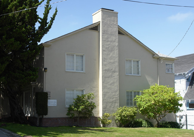 1335-1341 E 28th St in Oakland, CA - Foto de edificio - Building Photo