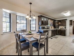 7624 S Erie Ave in Tulsa, OK - Foto de edificio - Building Photo