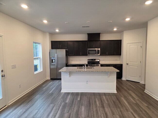 528 Venetian Dr in Sanford, NC - Building Photo - Building Photo