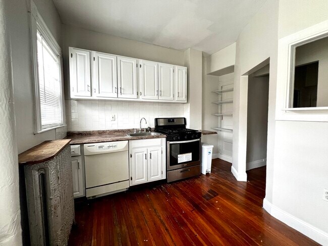 23 Winslow Rd, Unit #1 in Brookline, MA - Building Photo - Building Photo