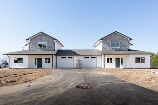 1763 Grant Rd in East Wenatchee, WA - Building Photo