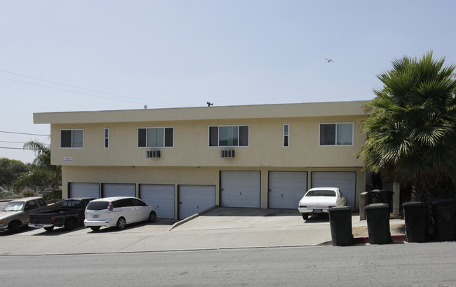 1801 W Malvern Ave in Fullerton, CA - Foto de edificio - Building Photo