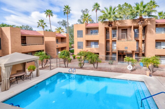 2625 E Indian School Rd in Phoenix, AZ - Building Photo - Building Photo