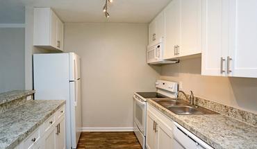 Bradford Oaks in Tallahassee, FL - Building Photo - Building Photo