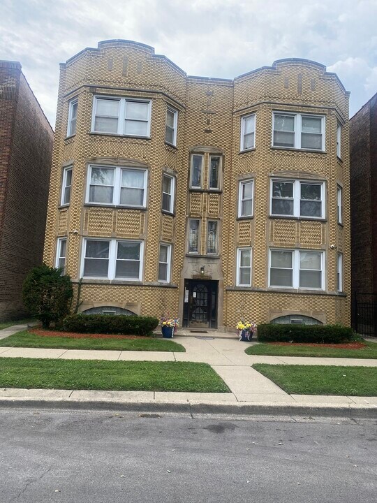 8352 S Maryland Ave in Chicago, IL - Foto de edificio