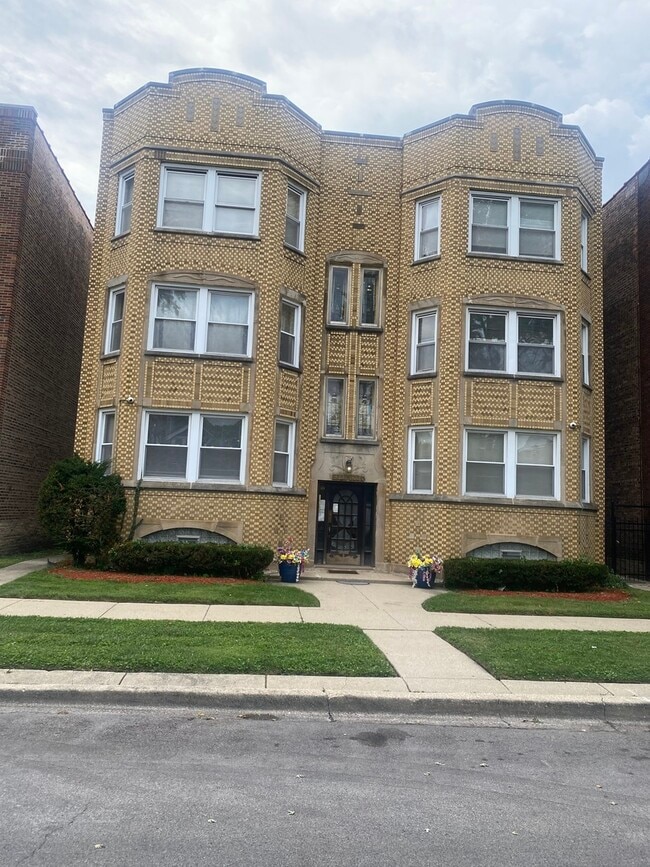 property at 8352 S Maryland Ave