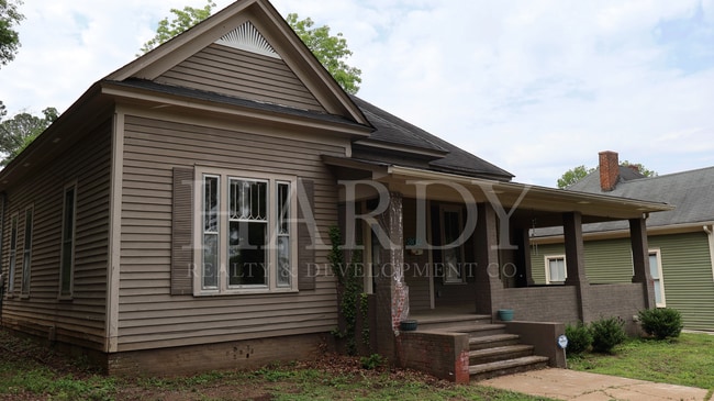 property at 302 E 8th St SW