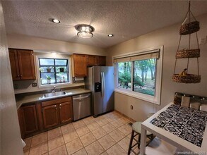 3 Sterling Pl in Avon, CT - Building Photo - Building Photo