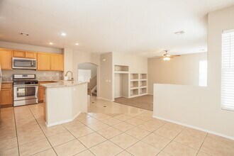 8124 Lilac Harbor Ct in Las Vegas, NV - Foto de edificio - Building Photo