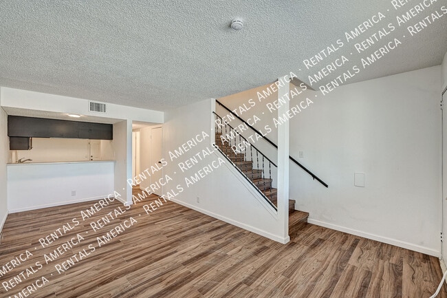 3411 Center Dr in Las Vegas, NV - Foto de edificio - Building Photo