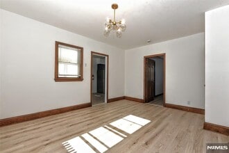 36 Zazzetti St in Waldwick, NJ - Building Photo - Building Photo