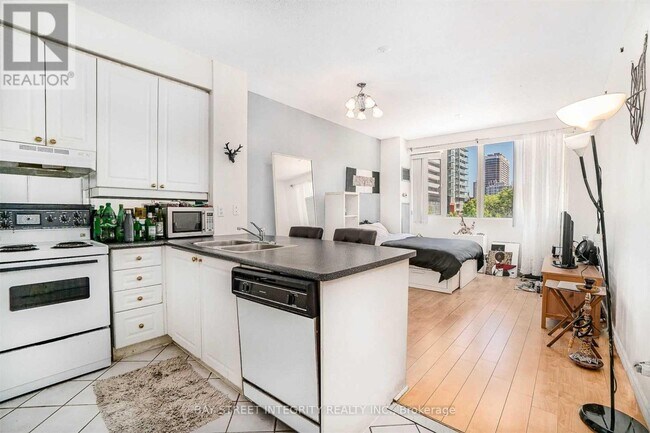 property at 555 Yonge St