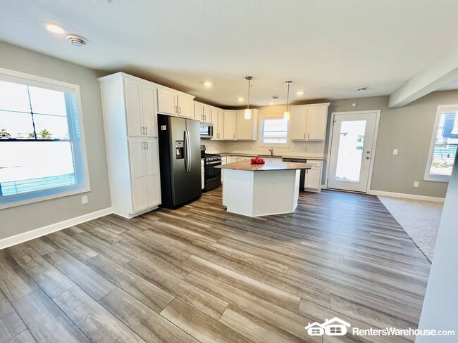 property at 1148 Middlefield Rd