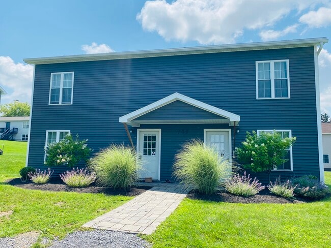 105 Birdseye View Dr, Unit 1 in Ithaca, NY - Foto de edificio - Building Photo