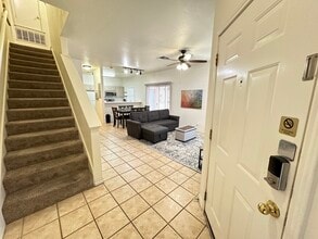 87 Chapel Hill Circle in San Antonio, TX - Foto de edificio - Building Photo